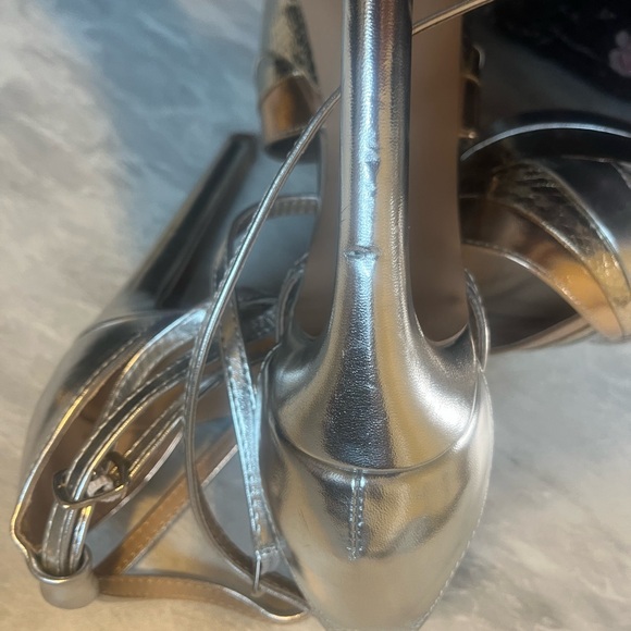 Shoe Dazzle Silver and Gold Women's Heels - Picture 7 of 9